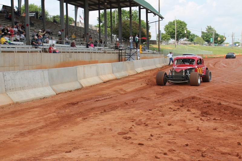 bobby williamson to the pit at historic fairgrounds speedway