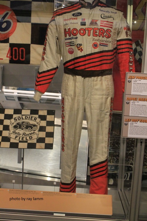 Hooter’s Suit