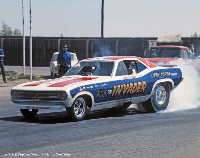 the invader funny car burnout at ocir