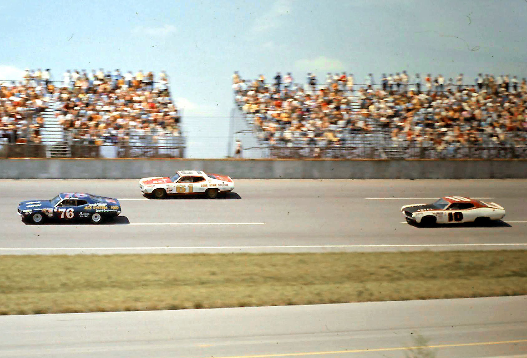 #76 Ben Arnold #61 Clarence Lovell #10 Bill Champion 1972 Yankee 400 @ Michigan