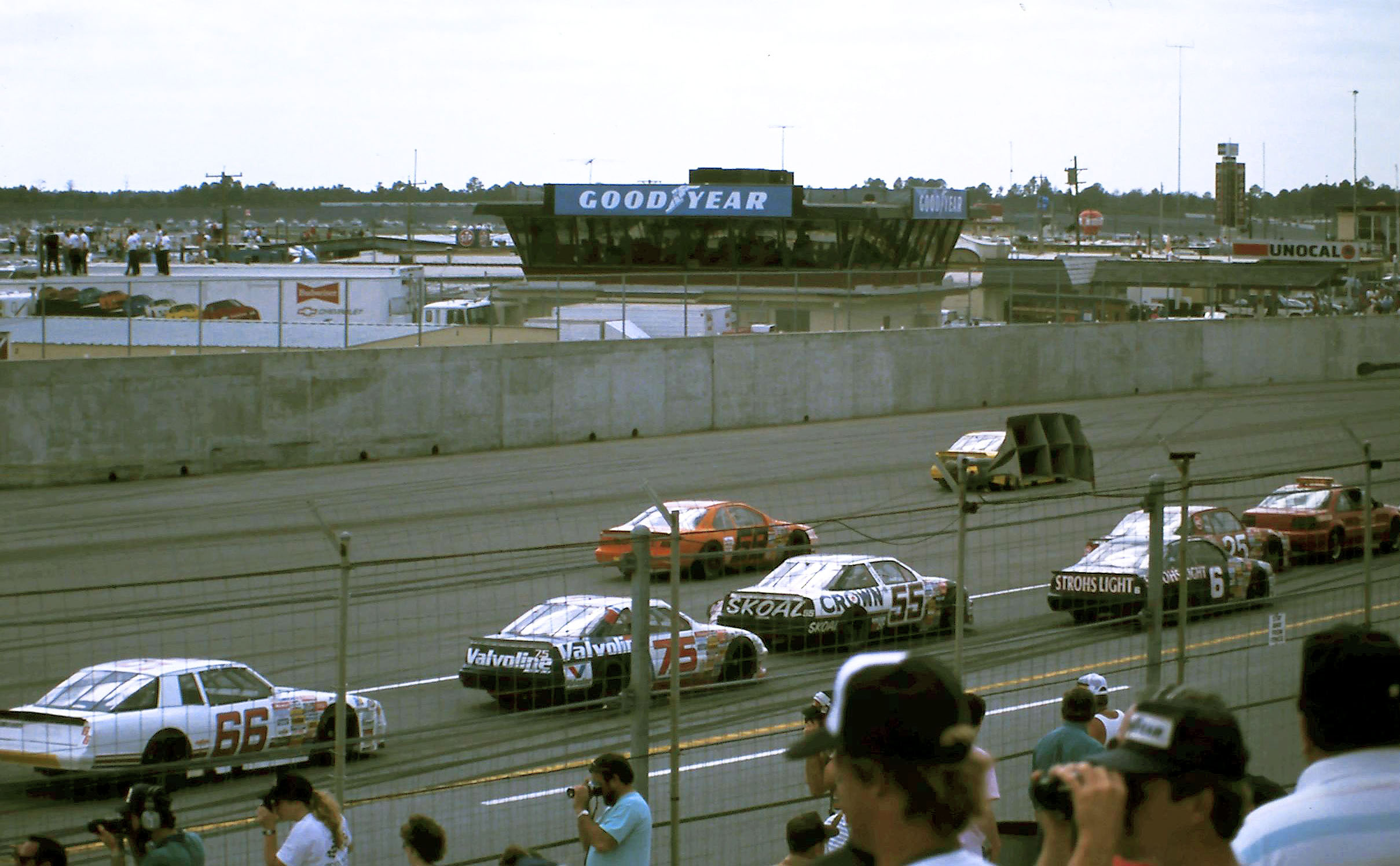 #25 Ken Schrader #6 Mark Martin #66 Lee Raymond #55 Phil Parsons #75 Morgan Shepherd #66 Rick Mast 1989 1st Twin 125 Qualifying Race @ Daytona
