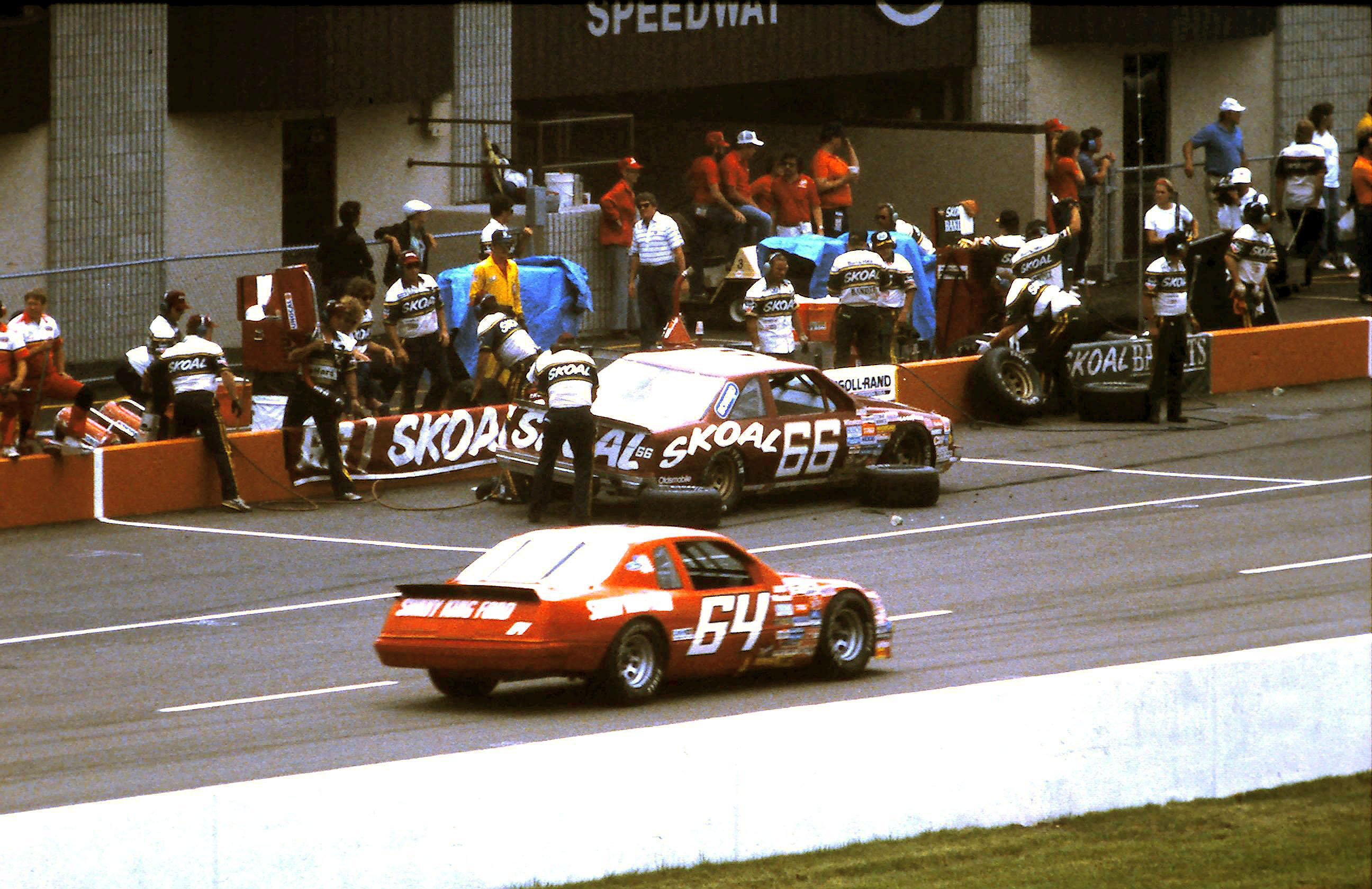 #66 Phil Parsons #64 Eddie Bierschwale 1986 Miller American 400 @ Michigan