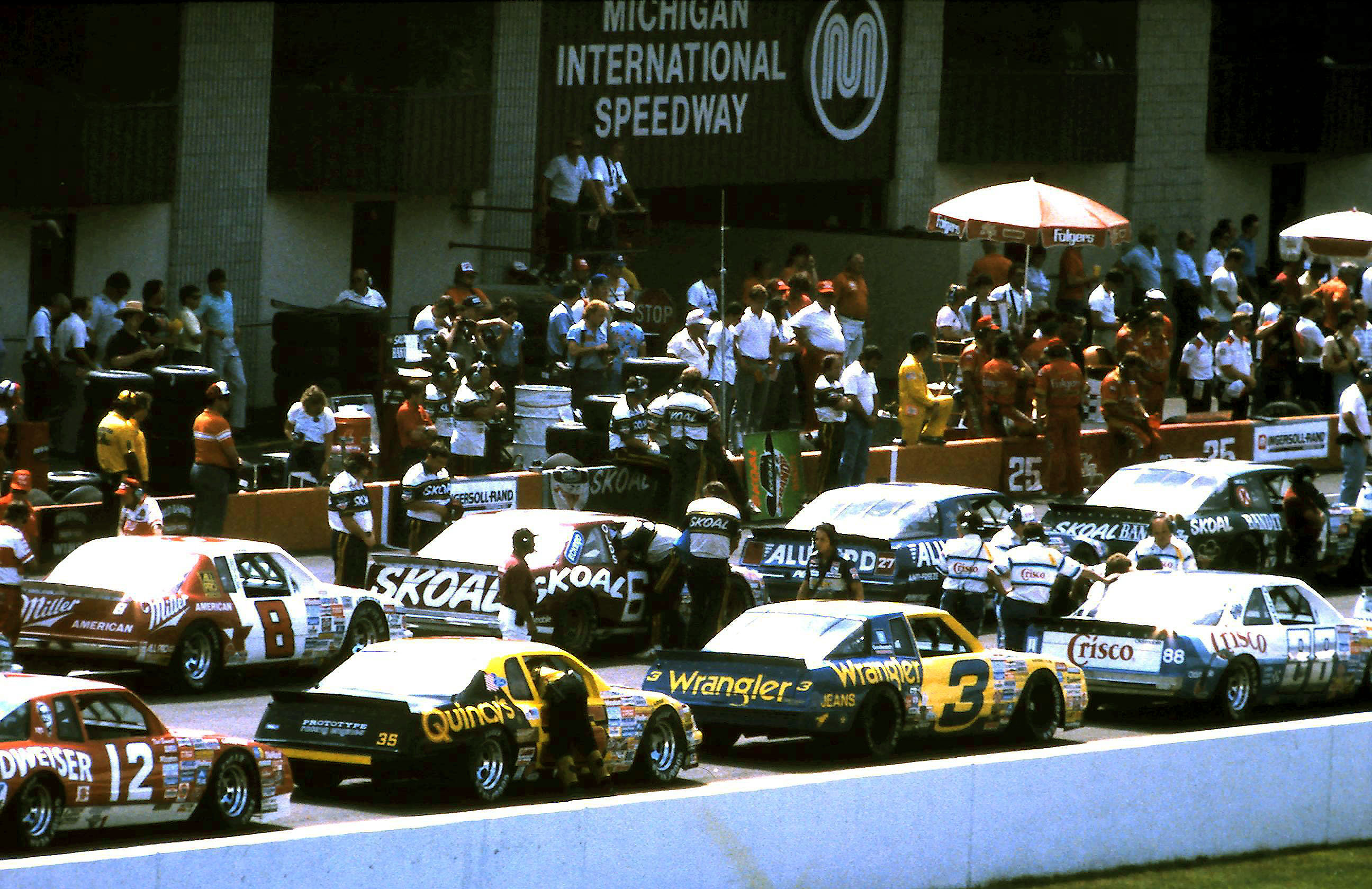 #33 Harry Gant #88 Buddy Baker #66 Phil Parsons #8 Bobby Hillin #3 Dale Earnhardt #35 Alan Kulwicki #12 Neil Bonnett 1986 Champion Spark Plug 400
