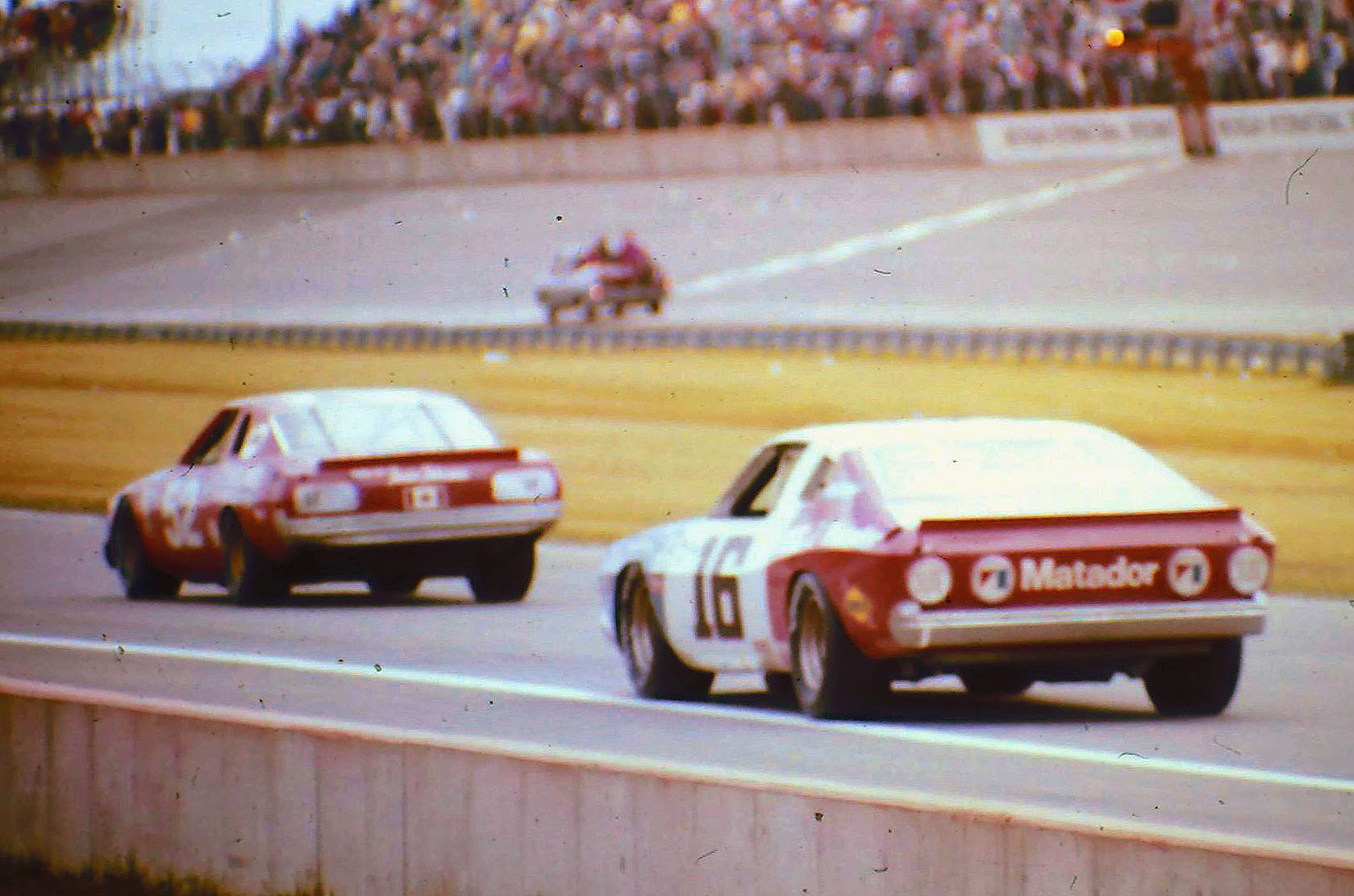 #52 Earl Ross #16 Gary Bettenhausen 1974 Motor State 400 @ Michigan