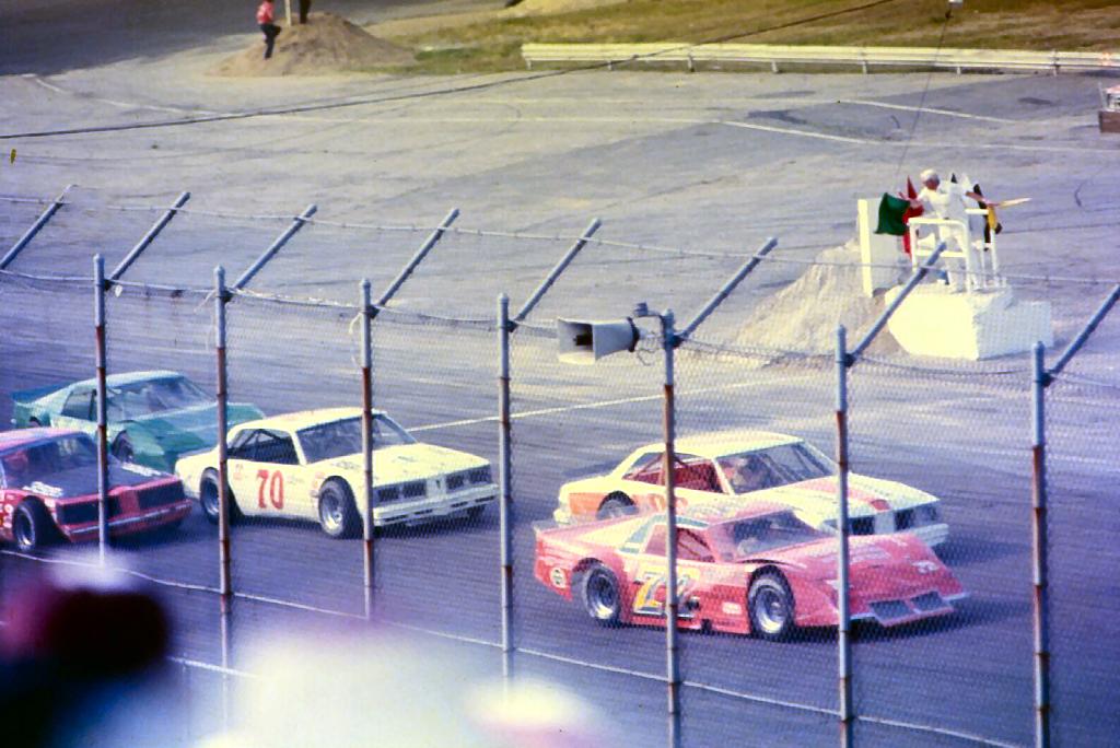 Oxford 250-1982-First Heat-#72 Jr Hanley,#10 Ed Howe Green car