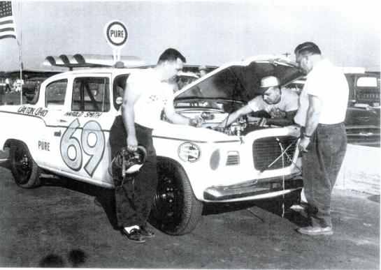 HAROLD SMITH / BOB KORN UNDER HOOD 1959 DAYTONA 500